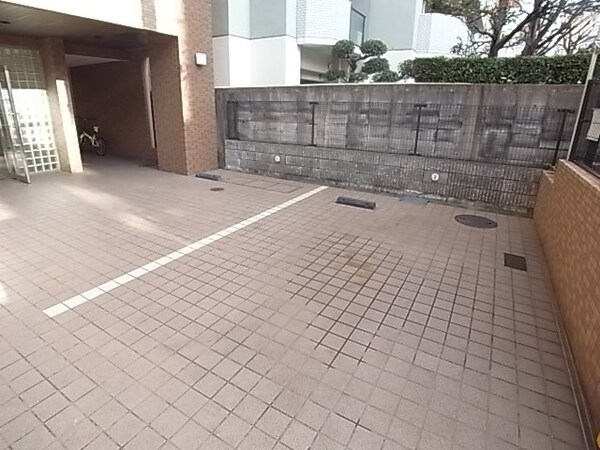 駐車場(駐車場があるので、車を買う予定の方も安心です)