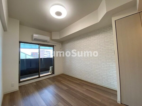寝室(落ち着いて過ごせるお部屋なので、寝室にいかがでしょうか)