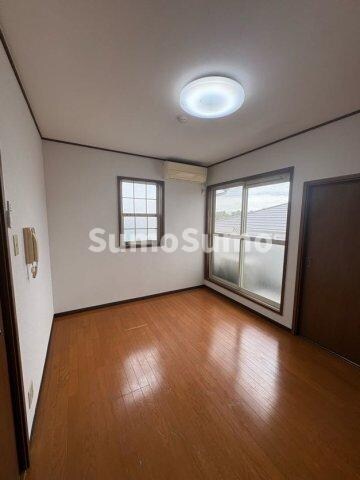 物件内観写真3　(使いやすい居間です)