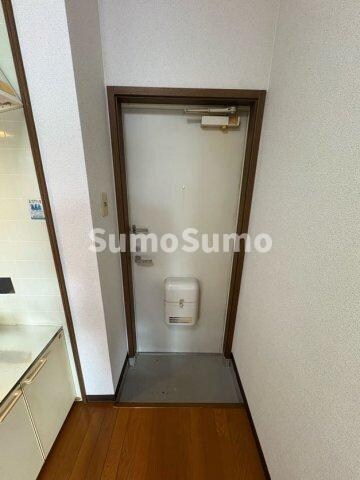 物件内観写真7　(収納もある玄関です)