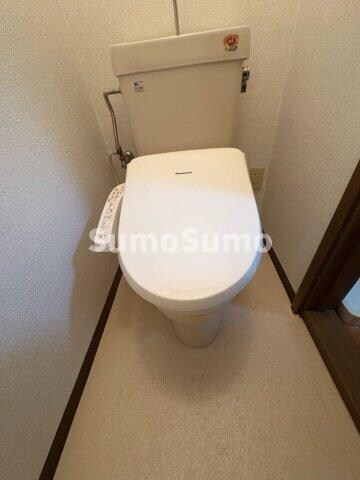 物件内観写真9　(ゆったりとした空間のトイレです)