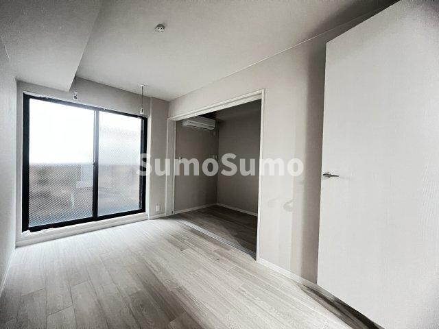 物件内観写真17　(こちらの居間で趣味の時間をお楽しみください)