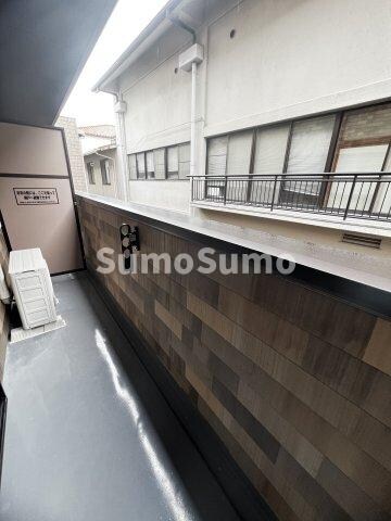 物件内観写真3　(お洗濯にも便利なバルコニー付き)