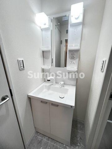 物件内観写真14　(独立洗面台、朝の身支度には欠かせません)