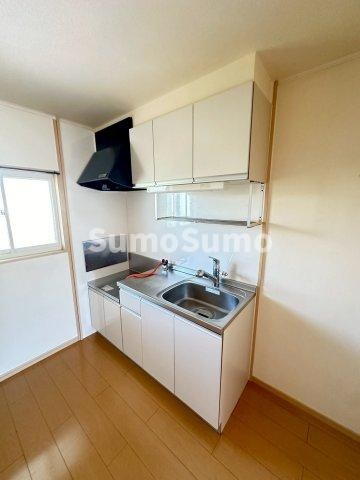 物件内観写真6　(コンパクトなキッチンで掃除もラクラク)