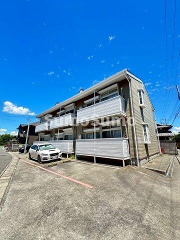 物件外観写真3　(落ち着いた雰囲気の外観です)