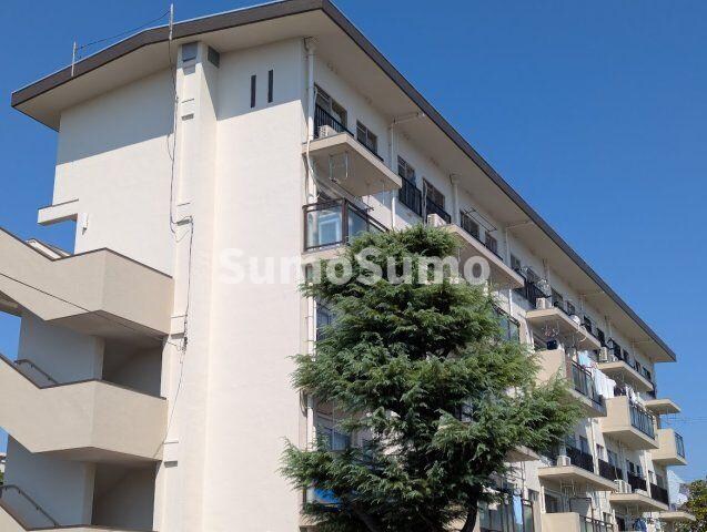 物件外観写真1　(外観は落ち着いています)