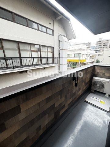 物件内観写真3　(広々としたバルコニーです)