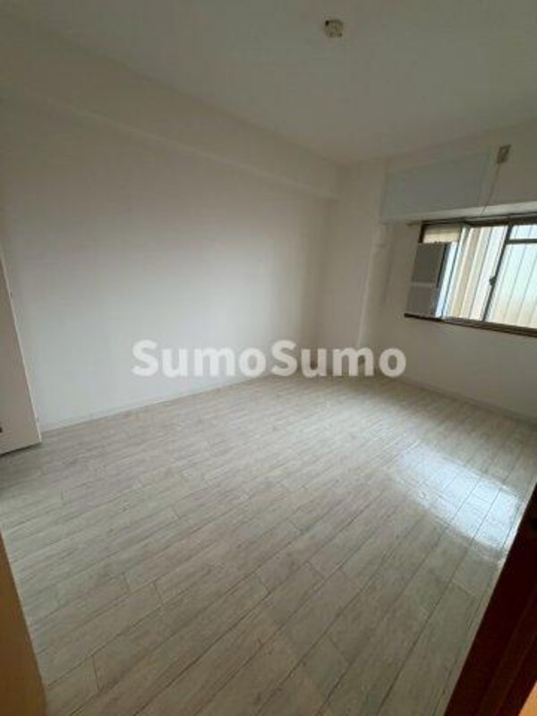 寝室(広くて明るい寝室)