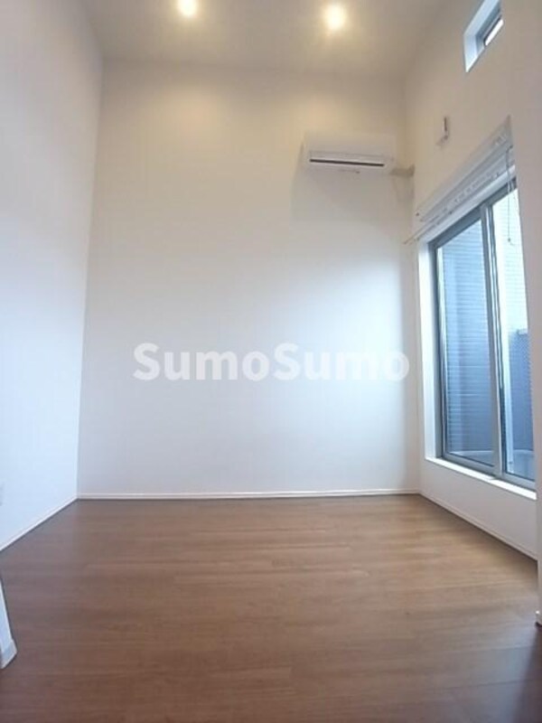 居室(おしゃれなリビングです)