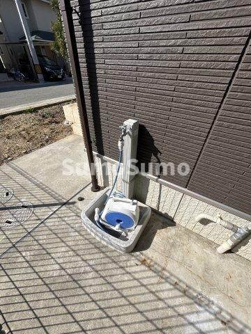 物件外観写真5　(車をお持ちの方に嬉しい駐車場付きの物件です)