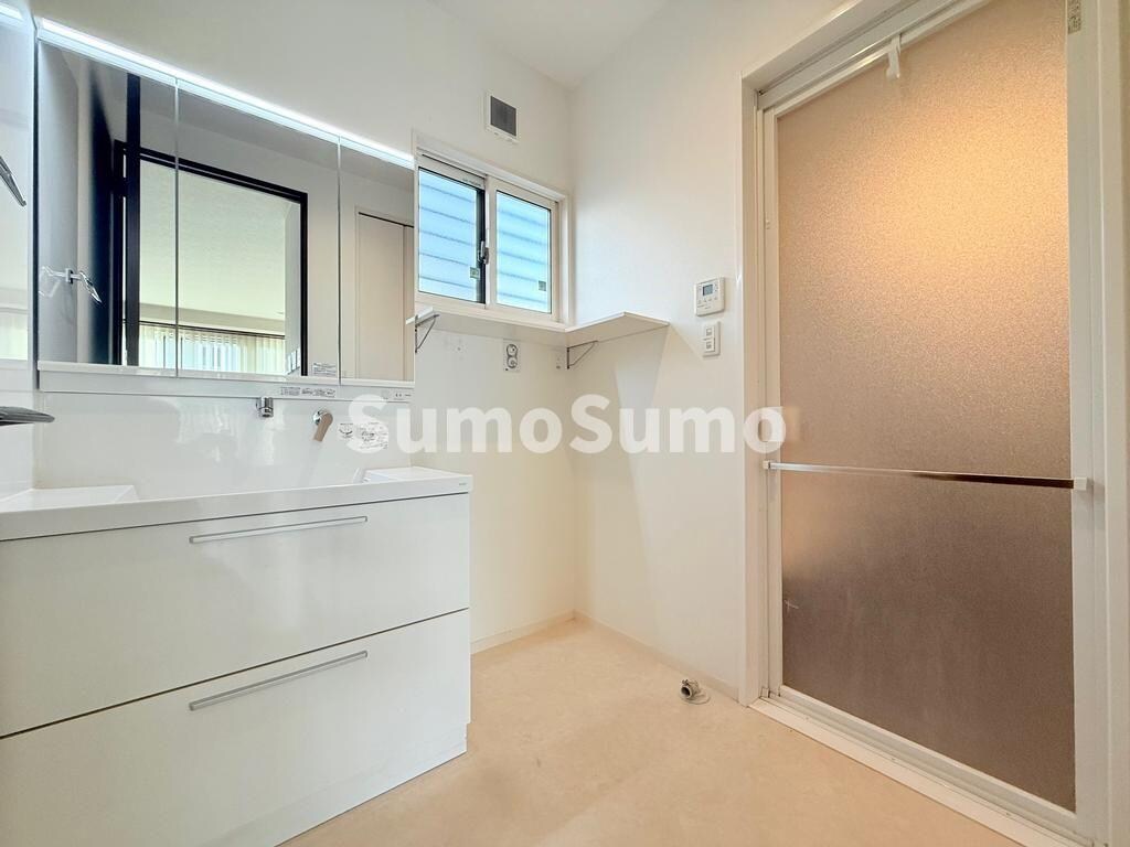 物件内観写真12　(コンパクトで使いやすい洗面所)