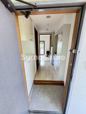 物件内観写真4　(収納もある玄関です)