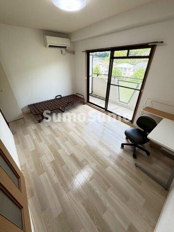 物件内観写真5　(使いやすい居間です)