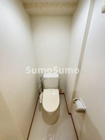 物件内観写真9　(ゆったりとした空間のトイレです)
