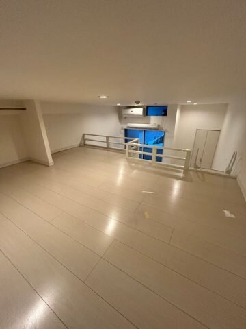 物件内観写真5　(開放的な寝室です)