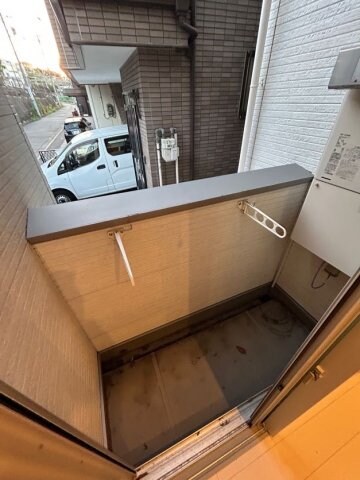 物件内観写真8　(外からの目が気にならないバルコニーで洗濯物が干せます)