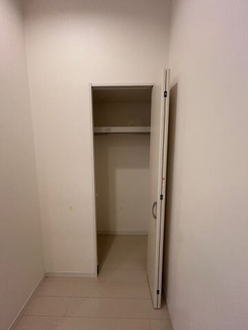 物件内観写真22　(小物を収納するのに便利です)