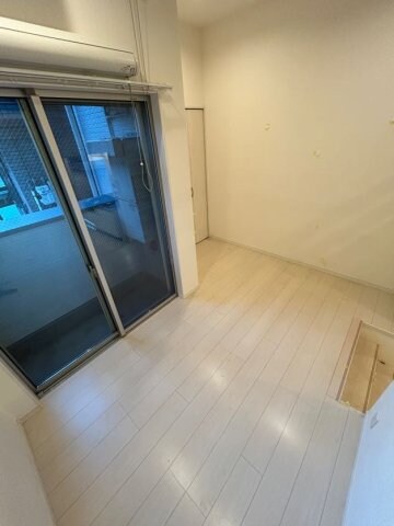 物件内観写真25　(こちらのリビングで趣味の時間をお楽しみください)