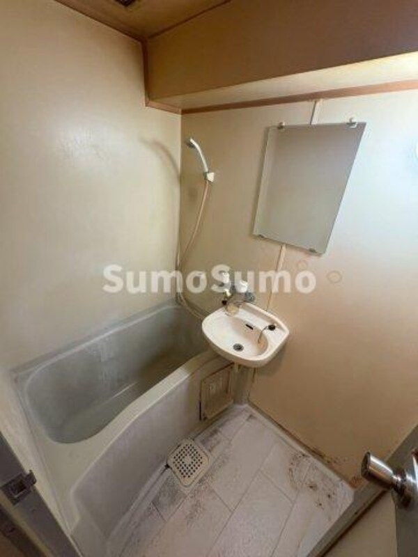 浴室(コンパクトで使いやすいお風呂です)