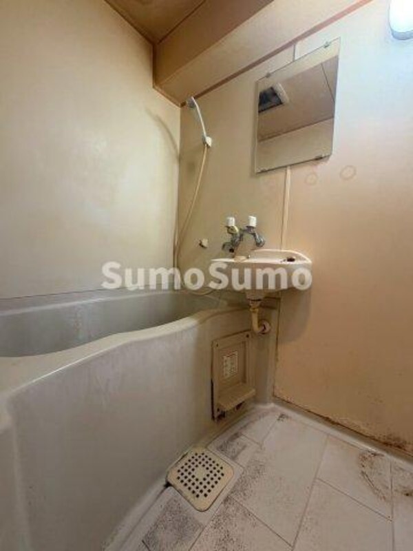 浴室(コンパクトで使いやすいお風呂です)