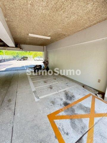 物件外観写真3　(駐車場完備です)