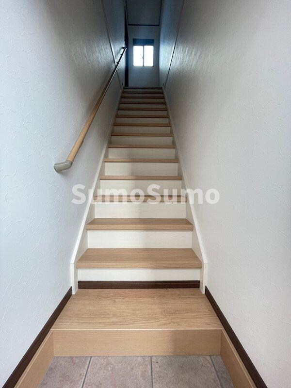 物件内観写真2　(収納もある玄関です)