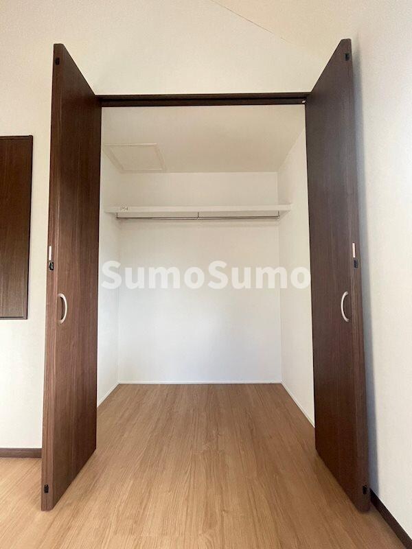 物件内観写真8　(たっぷりとした収納スペースです)