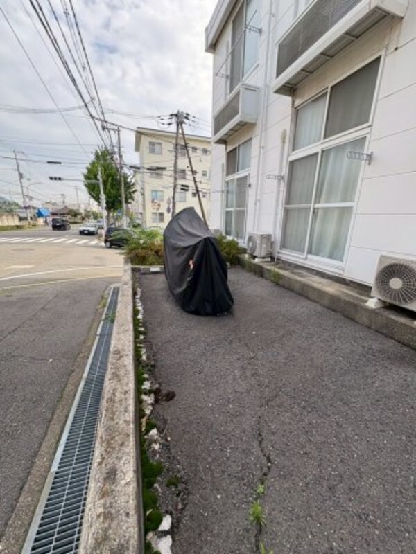 駐車場(駐車場があるので、車を買う予定の方も安心です)