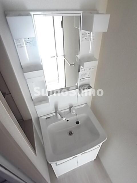 物件内観写真13　(明るい洗面所です)