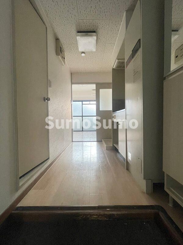 物件内観写真2　(落ち着いた玄関です)