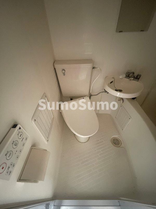 トイレ(落ち着いた色調のトイレです)