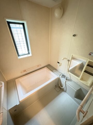 物件内観写真5　(日々の暮らしに欠かせないお風呂です)