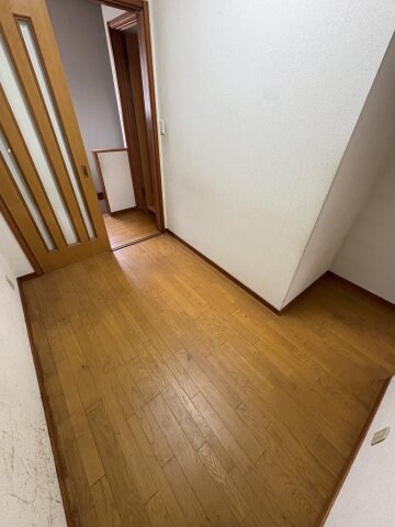 物件内観写真24　(広々とした洋室です)