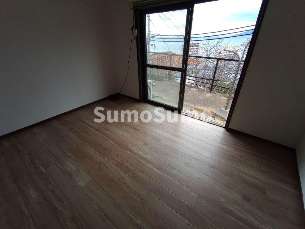 物件内観写真2　(ゆったりとした居間です)