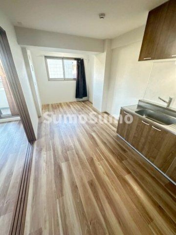 居室(おしゃれな居間です)