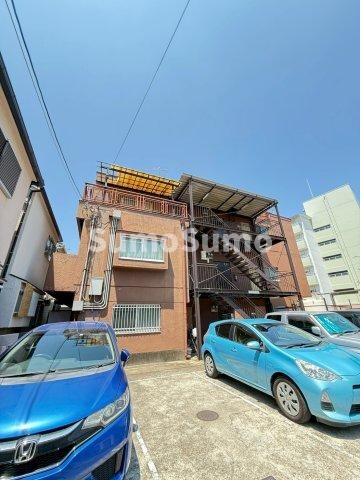 物件外観写真1　(外観は落ち着いています)