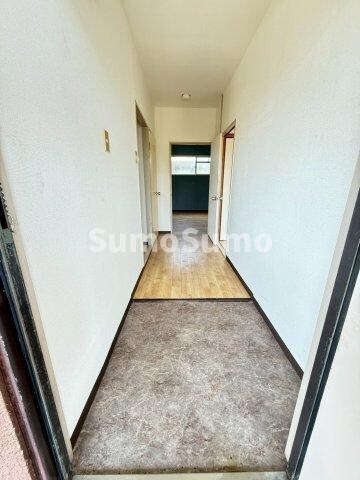 物件内観写真4　(シンプルで使いやすい玄関です)