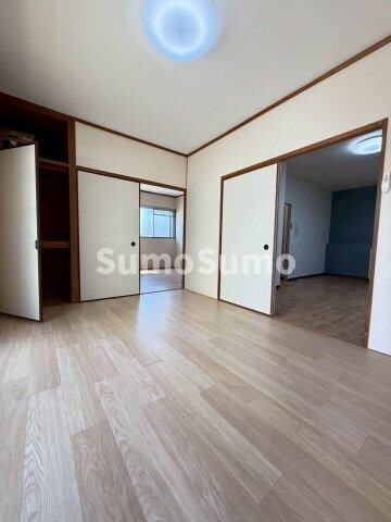 物件内観写真7　(おしゃれな居間です)