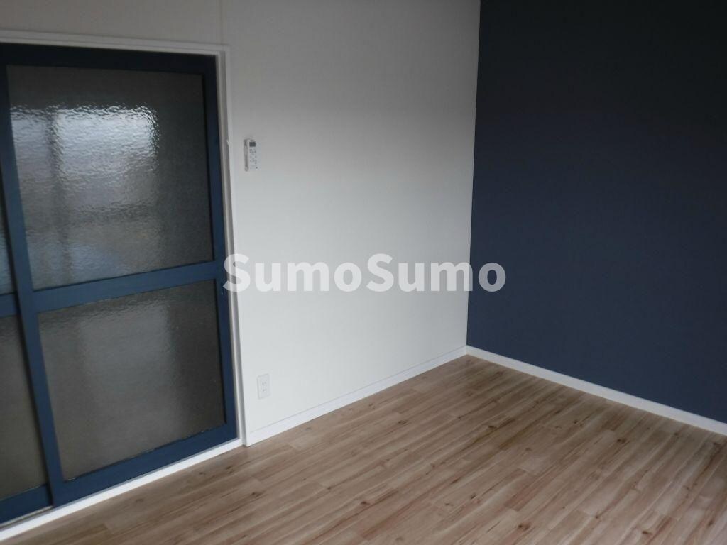 物件内観写真2　(ゆったりとした居間です)