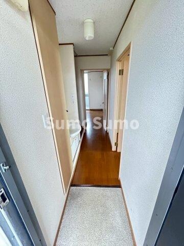 物件内観写真2　(明るい玄関です)