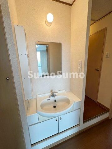 物件内観写真8　(忙しい朝には欠かせない洗面所です)