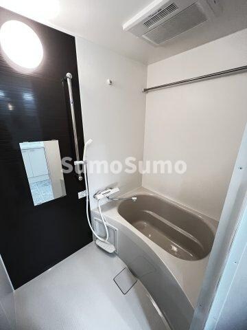 物件内観写真11　(日々の疲れを癒すお風呂付です)