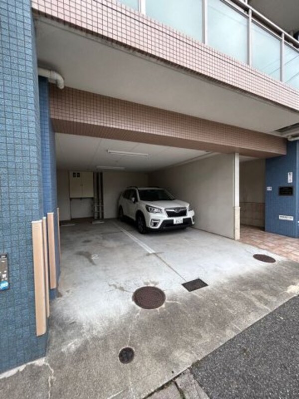駐車場(車をお持ちの方に嬉しい駐車場付きの物件です)