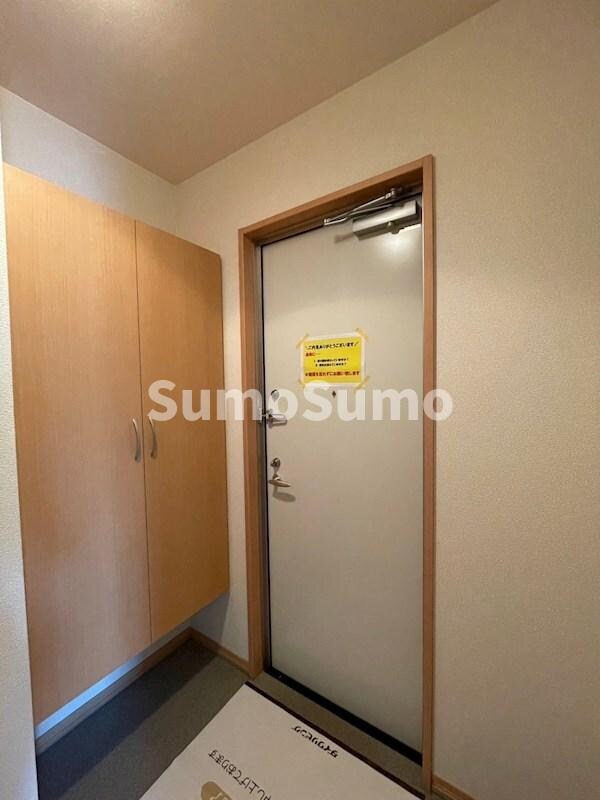 物件内観写真3　(ゆったりとした玄関です)