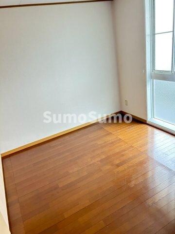 物件内観写真6　(開放的な寝室です)