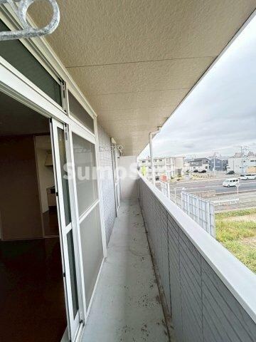 物件内観写真11　(お洗濯にも便利なバルコニー付き)