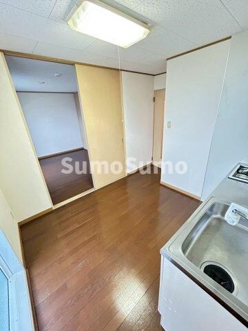 物件内観写真17　(ゆったりとした居間です)