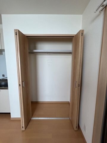 物件内観写真11　(収納豊富です)