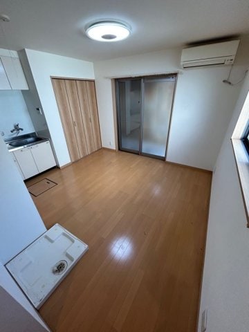 物件内観写真18　(ゆったり過ごせる居間です)